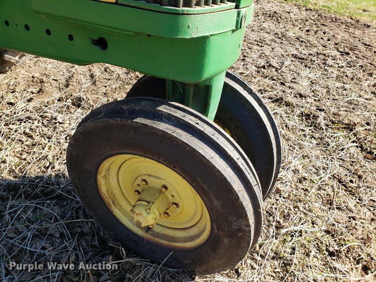 image for item ET9949 John Deere 720 tractor