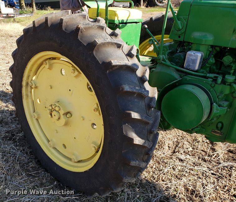 image for item ET9949 John Deere 720 tractor