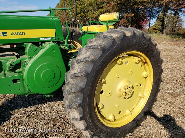 image for item ET9949 John Deere 720 tractor