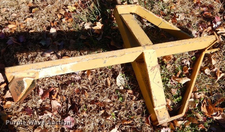 image for item EY9368 Bale spear and sub soiler