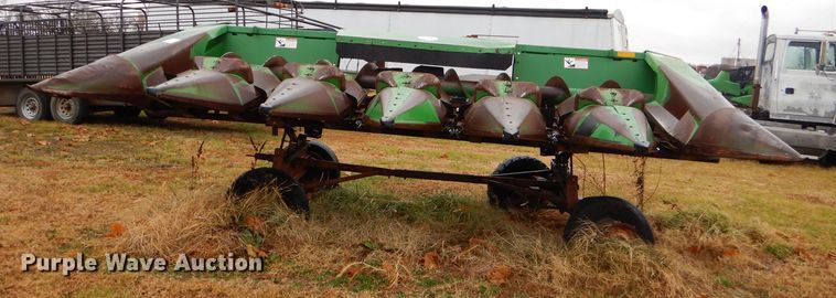 image for item FA9933 John Deere 643 corn head