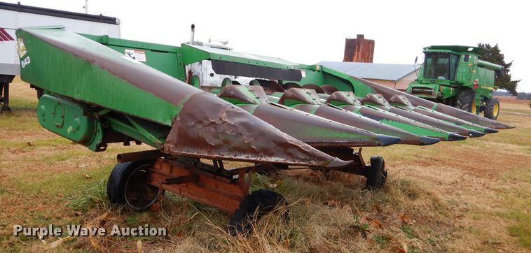 image for item FA9933 John Deere 643 corn head