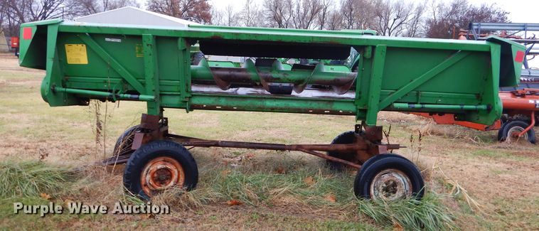 image for item FA9933 John Deere 643 corn head