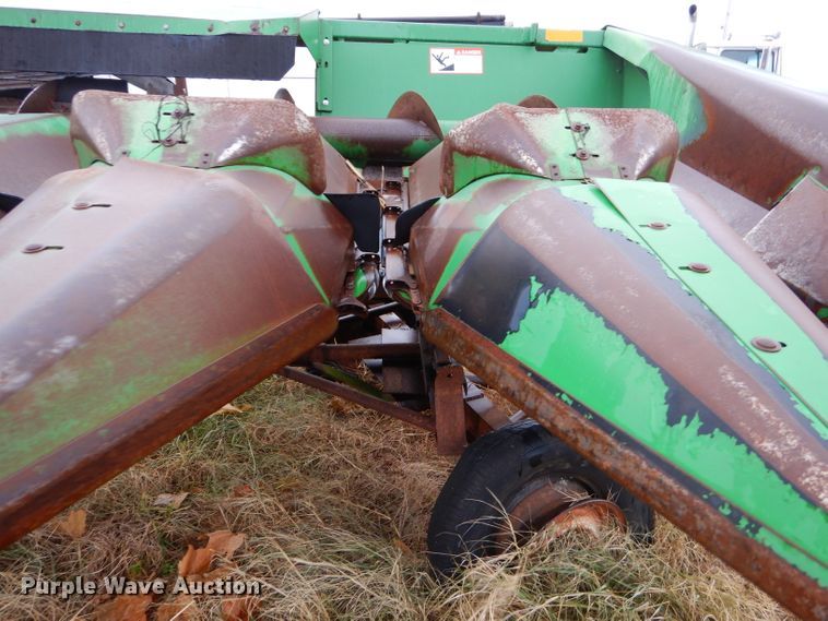image for item FA9933 John Deere 643 corn head