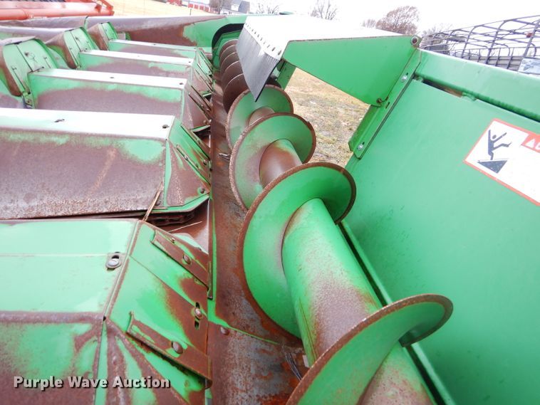 image for item FA9933 John Deere 643 corn head