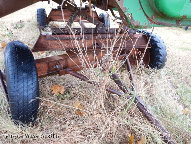 image for item FA9933 John Deere 643 corn head