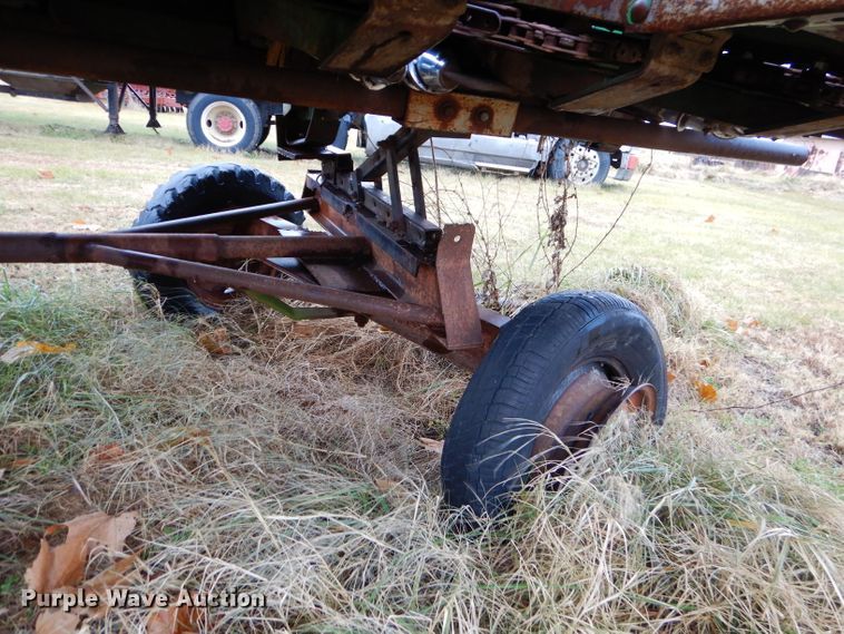 image for item FA9933 John Deere 643 corn head