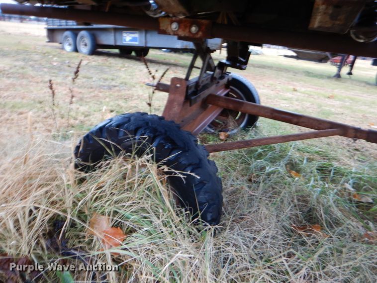 image for item FA9933 John Deere 643 corn head