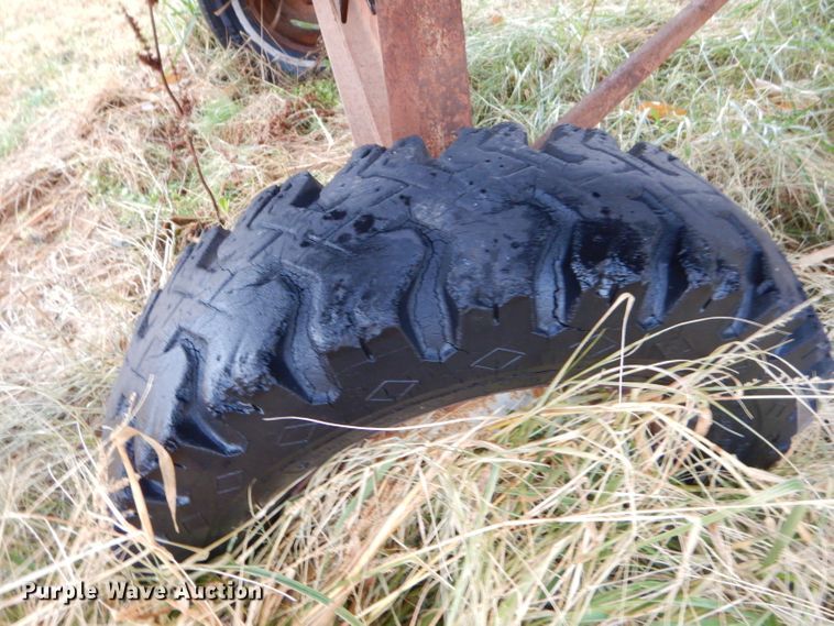 image for item FA9933 John Deere 643 corn head