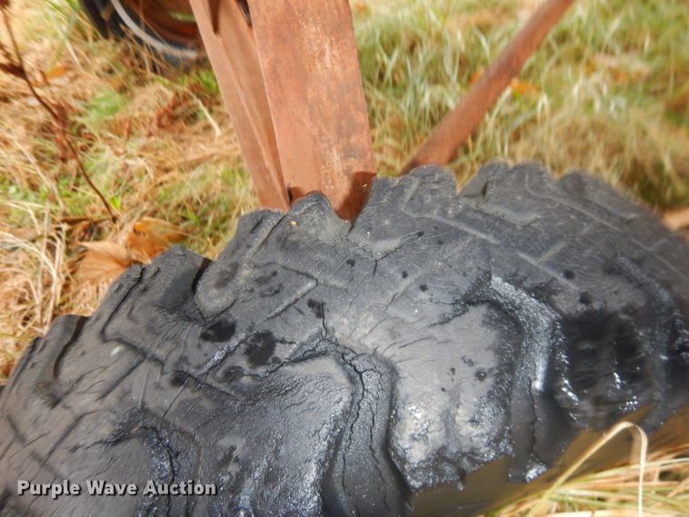 image for item FA9933 John Deere 643 corn head