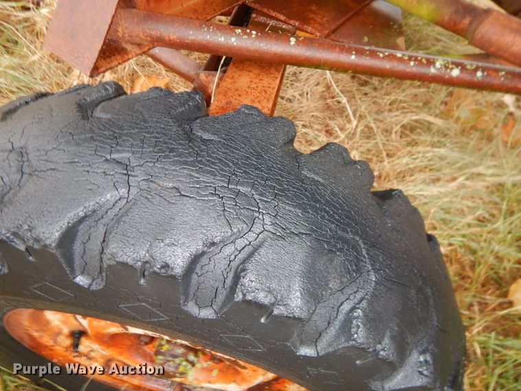 image for item FA9933 John Deere 643 corn head