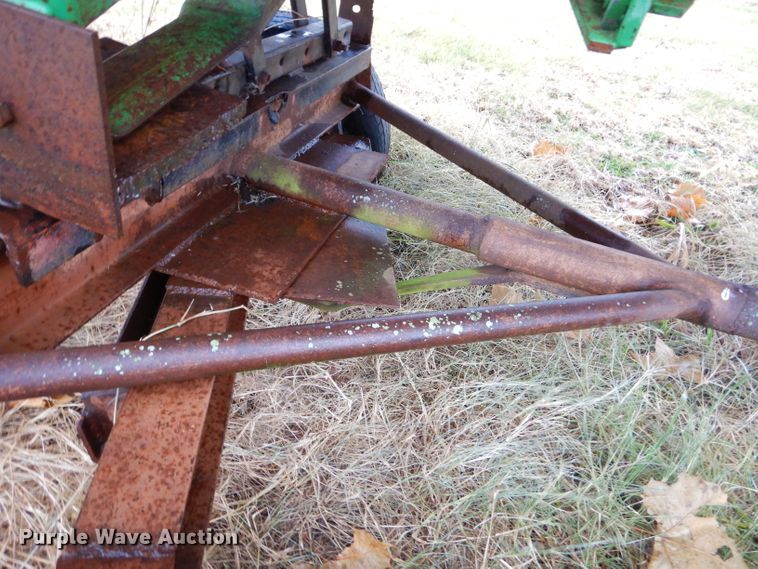 image for item FA9933 John Deere 643 corn head