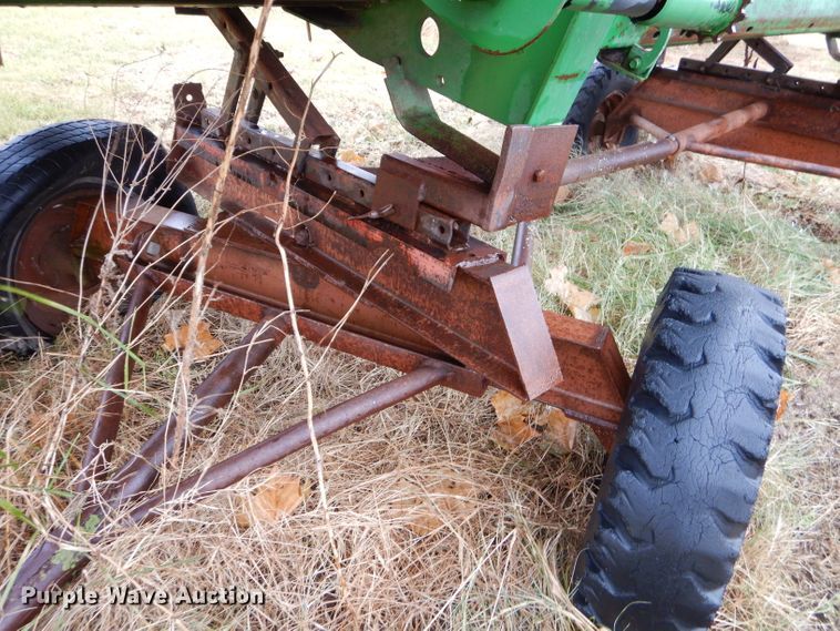 image for item FA9933 John Deere 643 corn head