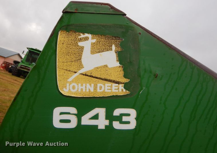 image for item FA9933 John Deere 643 corn head