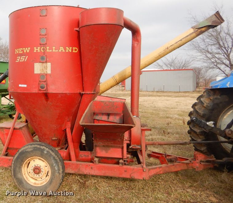 image for item FA9992 New Holland 351 feed mixer