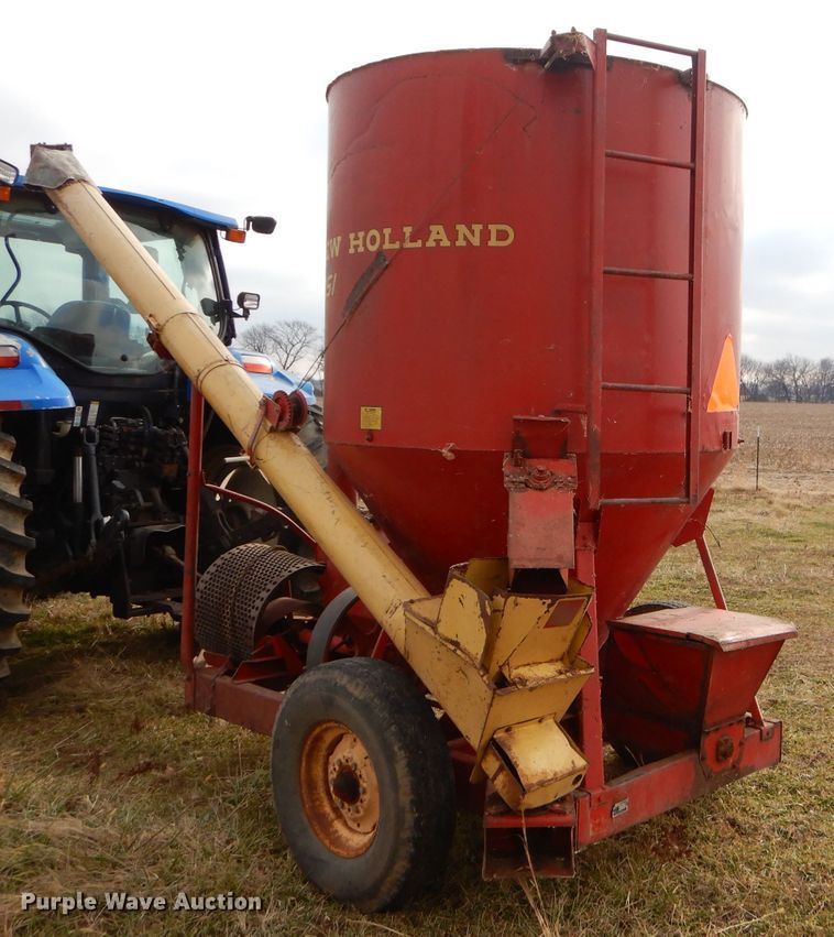 image for item FA9992 New Holland 351 feed mixer