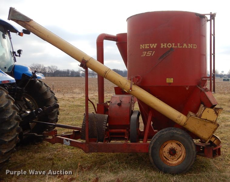 image for item FA9992 New Holland 351 feed mixer