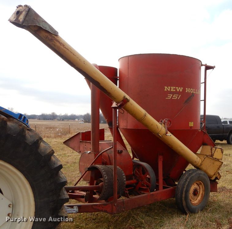 image for item FA9992 New Holland 351 feed mixer
