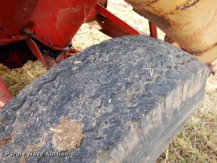 image for item FA9992 New Holland 351 feed mixer