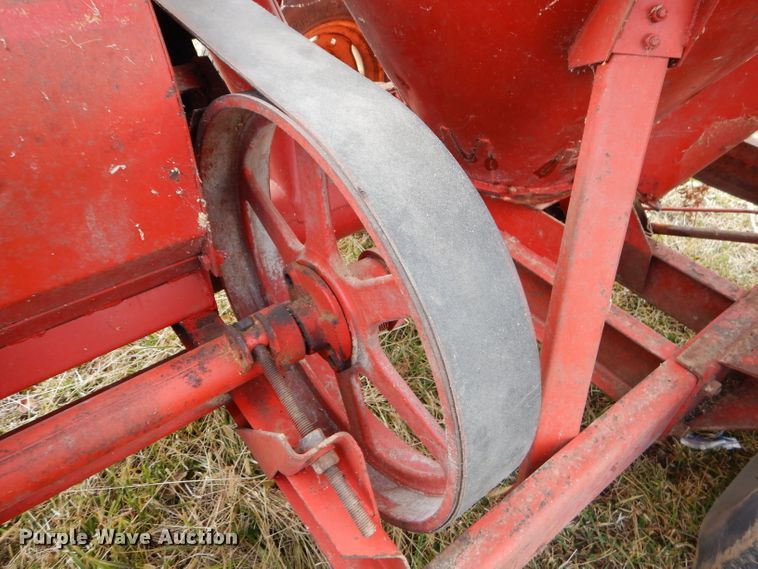 image for item FA9992 New Holland 351 feed mixer