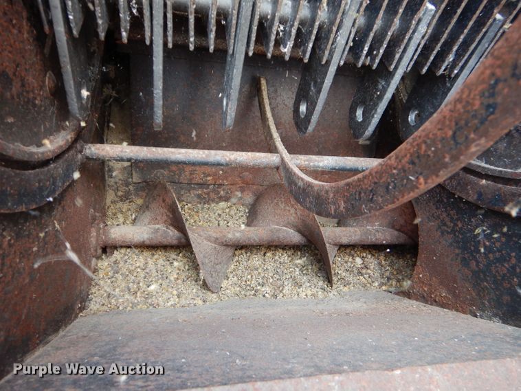 image for item FA9992 New Holland 351 feed mixer