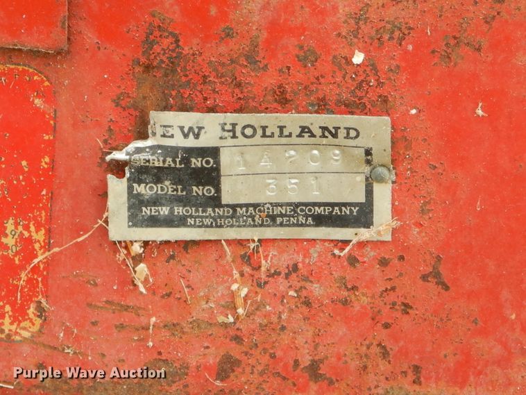 image for item FA9992 New Holland 351 feed mixer