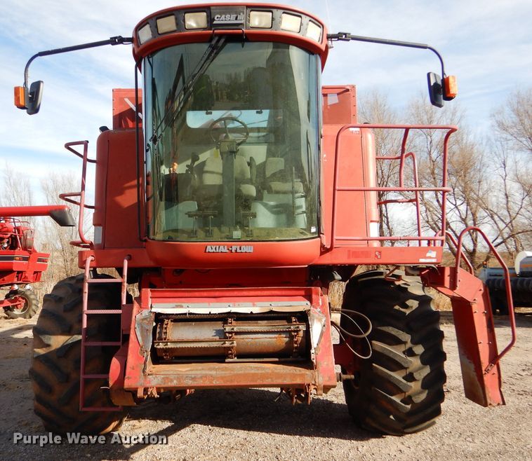 image for item FG9888 1998 Case IH 2388 combine