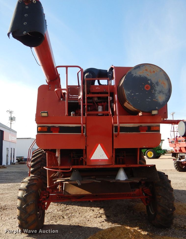 image for item FG9888 1998 Case IH 2388 combine