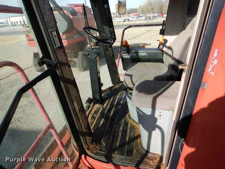 image for item FG9888 1998 Case IH 2388 combine