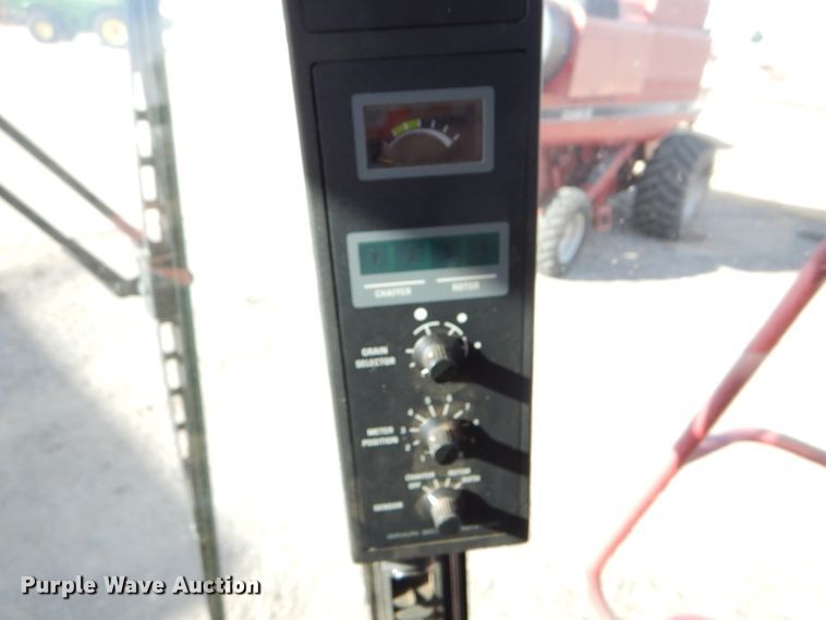 image for item FG9888 1998 Case IH 2388 combine