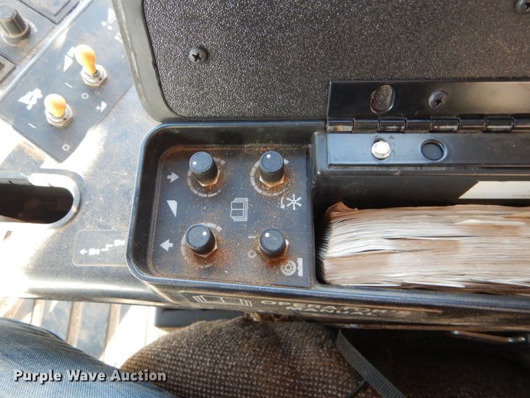 image for item FG9888 1998 Case IH 2388 combine