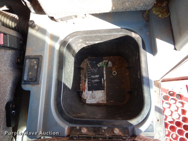 image for item FG9888 1998 Case IH 2388 combine