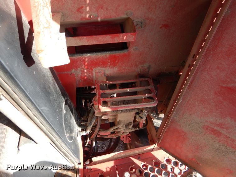 image for item FG9888 1998 Case IH 2388 combine