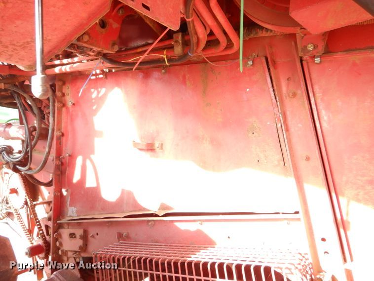 image for item FG9888 1998 Case IH 2388 combine