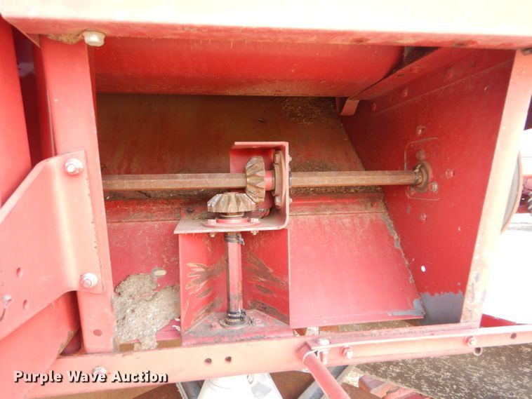 image for item FG9888 1998 Case IH 2388 combine