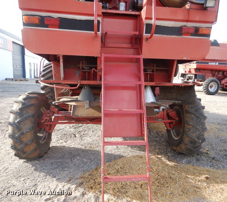 image for item FG9888 1998 Case IH 2388 combine