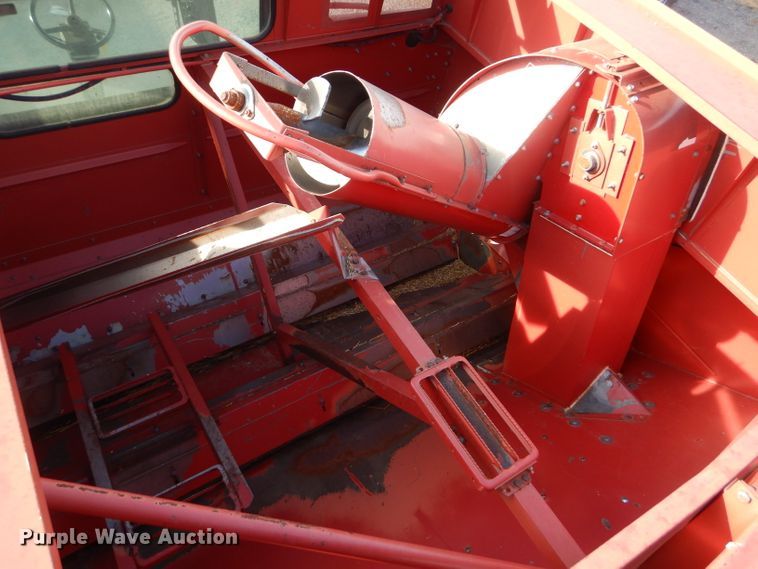 image for item FG9888 1998 Case IH 2388 combine