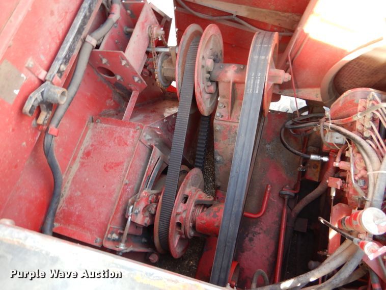 image for item FG9888 1998 Case IH 2388 combine