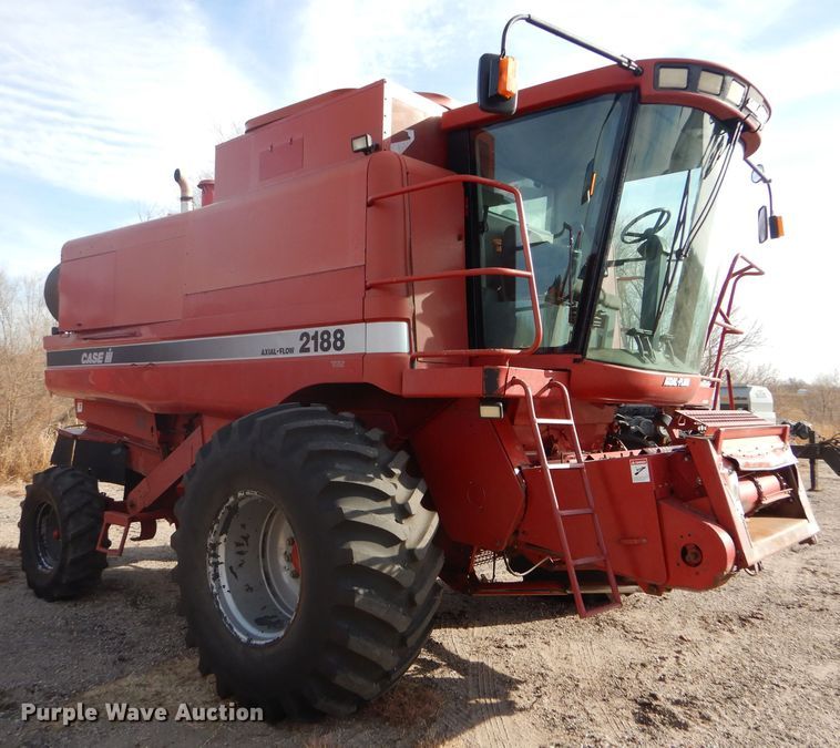 image for item FG9889 1996 Case IH 2188 combine