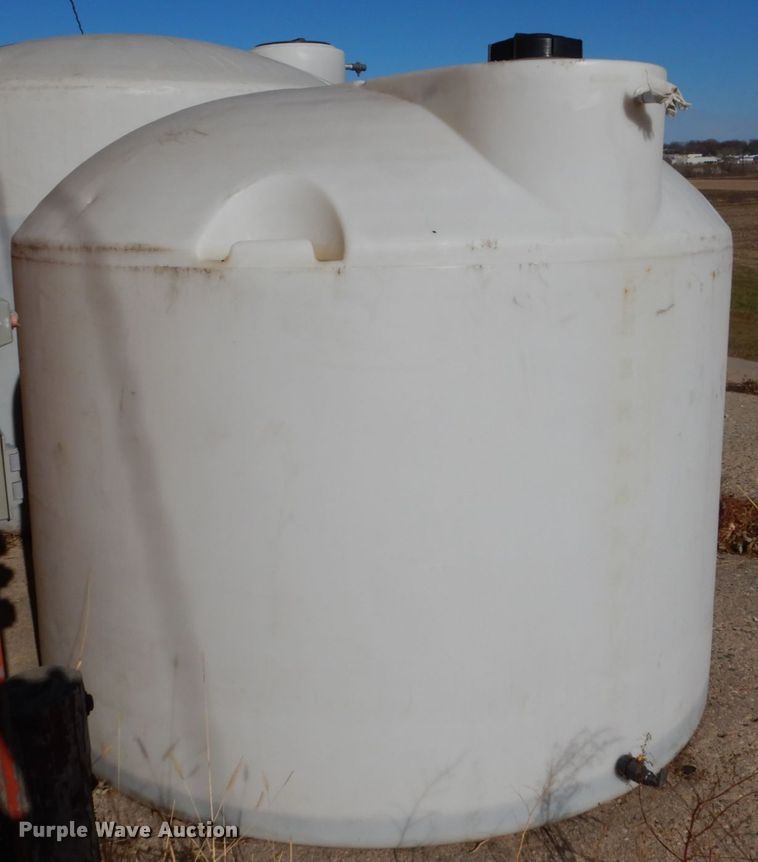 image for item FU9005 (2) poly tanks