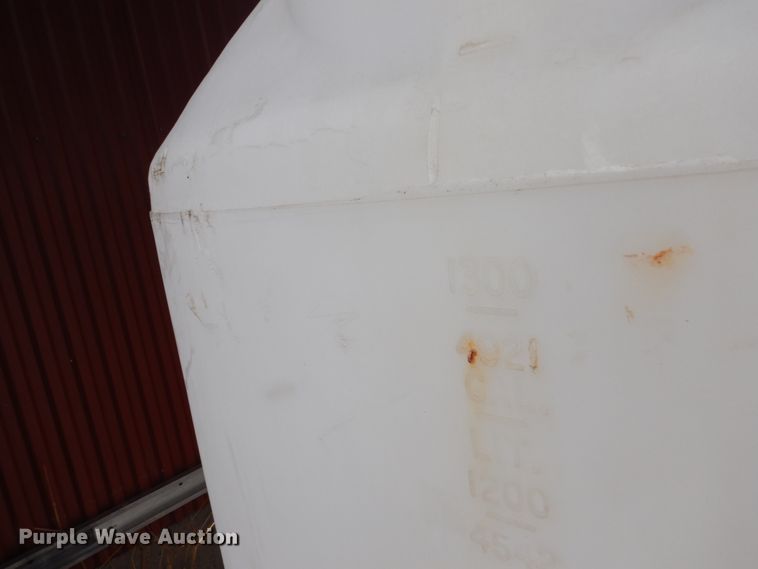 image for item FU9005 (2) poly tanks