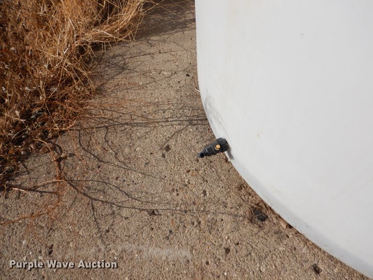 image for item FU9005 (2) poly tanks