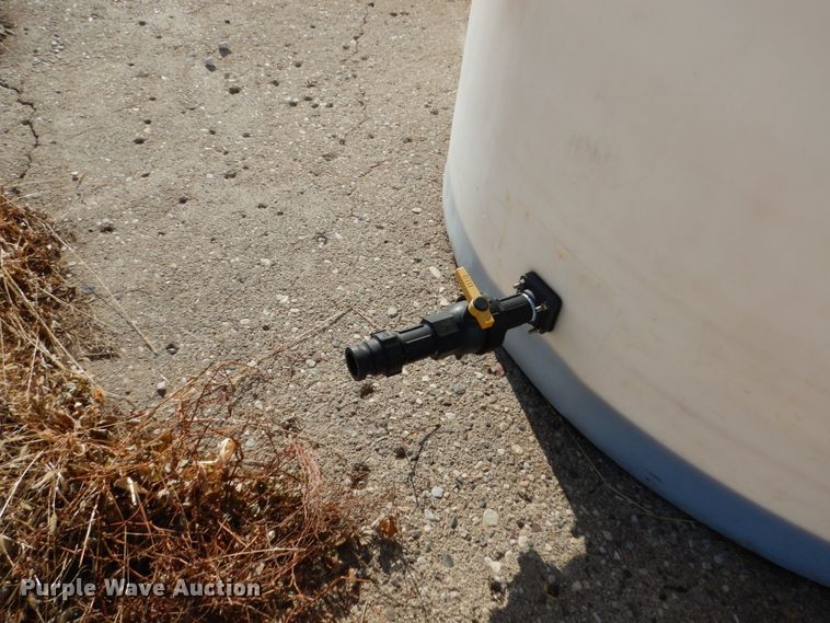 image for item FU9005 (2) poly tanks