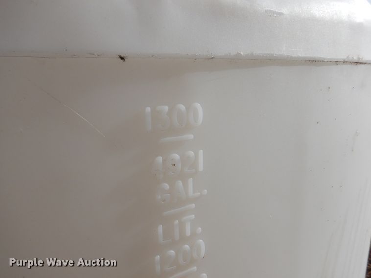 image for item FU9005 (2) poly tanks