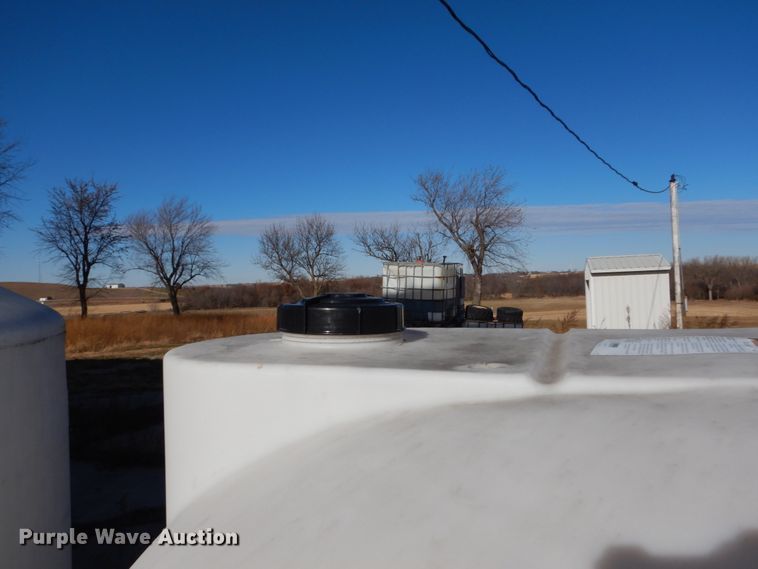 image for item FU9005 (2) poly tanks