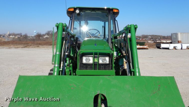 image for item FU9053 2005 John Deere 5425 MFWD tractor