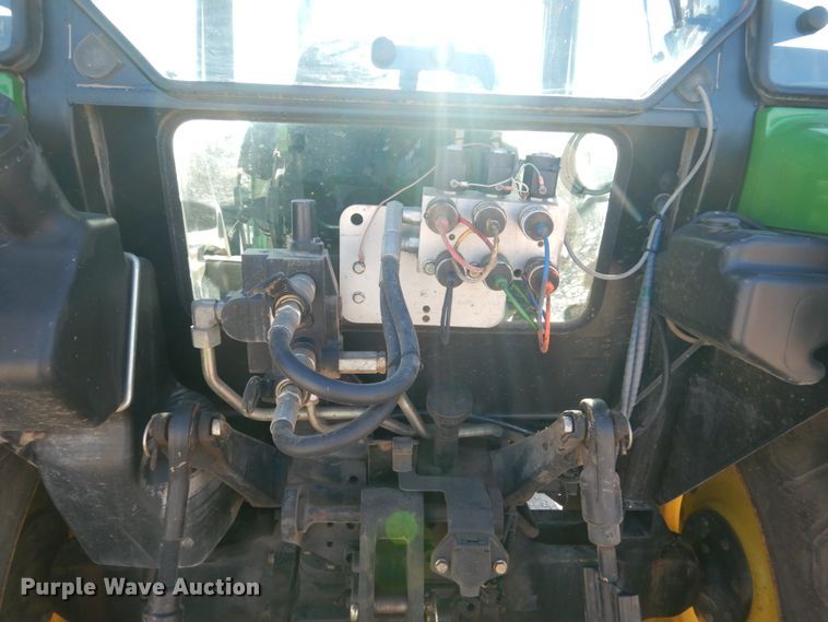 image for item FU9053 2005 John Deere 5425 MFWD tractor