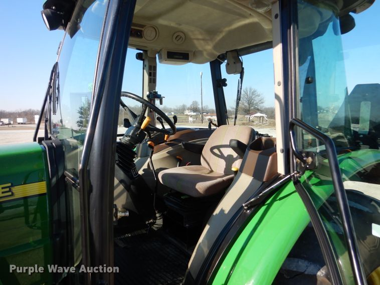 image for item FU9053 2005 John Deere 5425 MFWD tractor