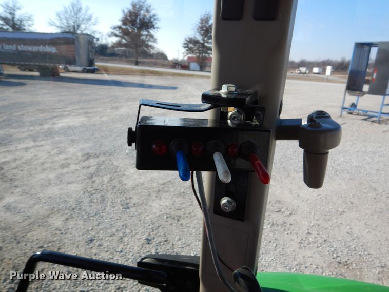 image for item FU9053 2005 John Deere 5425 MFWD tractor