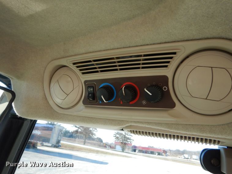 image for item FU9053 2005 John Deere 5425 MFWD tractor